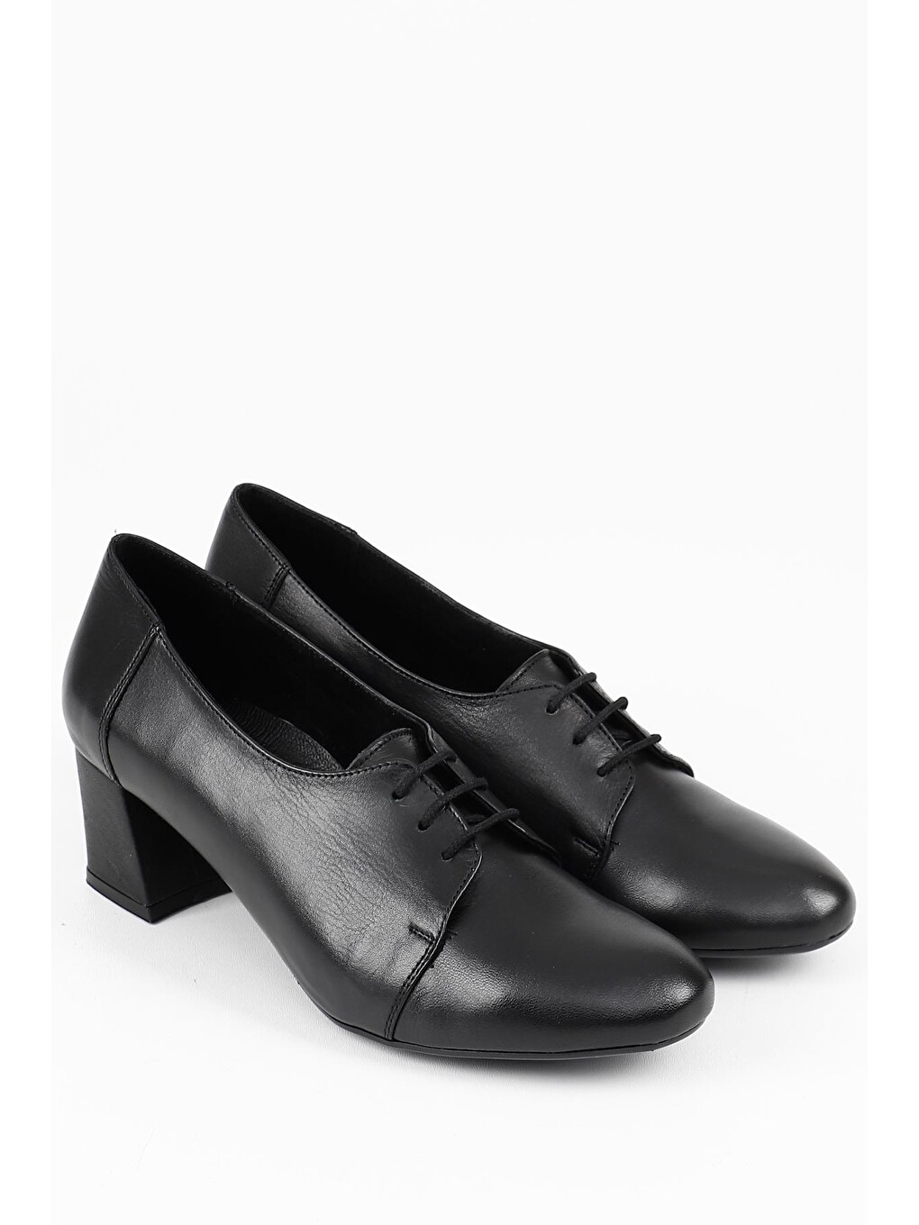 Siyah Hakiki Deri Yuvarlak Burun Orta Kalın Topuklu Bağcıklı Kadın Ayakkabı 24215-1