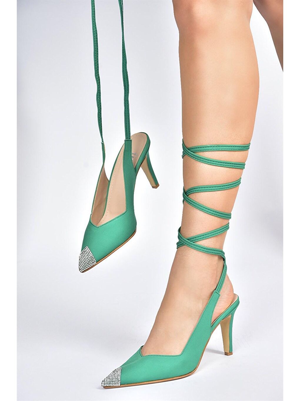 Yeşil Saten Kumaş Sivri Burun Taş Detaylı Topuklu Ayakkabı M882017504-3