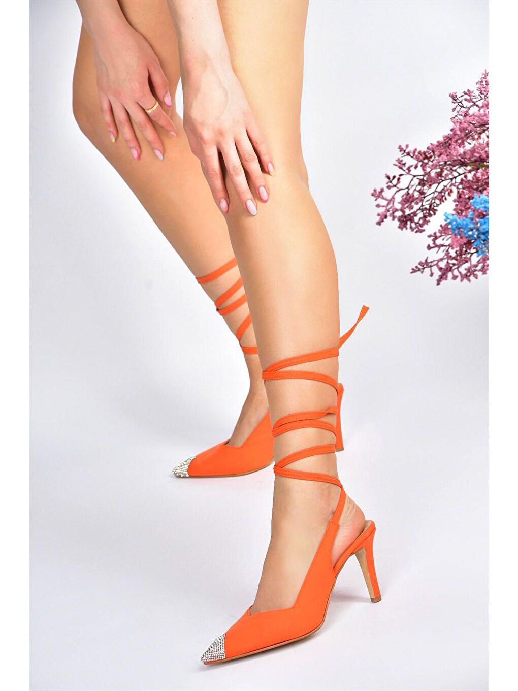 Turuncu Saten Kumaş Sivri Burun Taş Detaylı Topuklu Ayakkabı M882017504