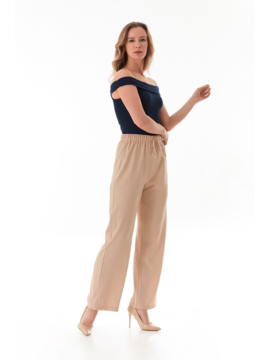 Bej Bürümcük Kumaş Beli Bağlamalı Pantolon-3