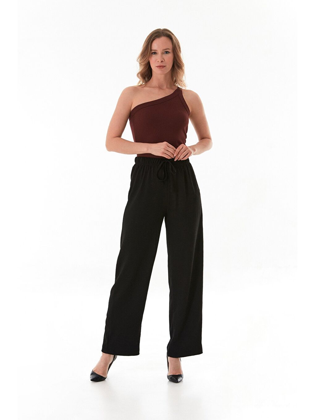 Siyah Bürümcük Kumaş Beli Bağlamalı Pantolon-1