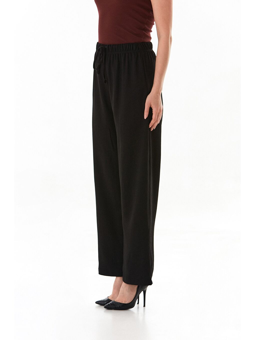 Siyah Bürümcük Kumaş Beli Bağlamalı Pantolon-2