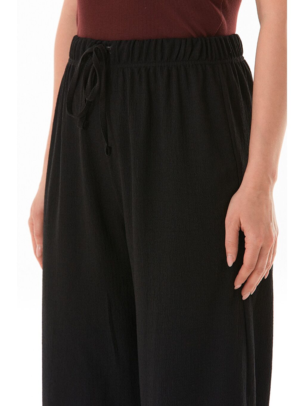 Siyah Bürümcük Kumaş Beli Bağlamalı Pantolon-4