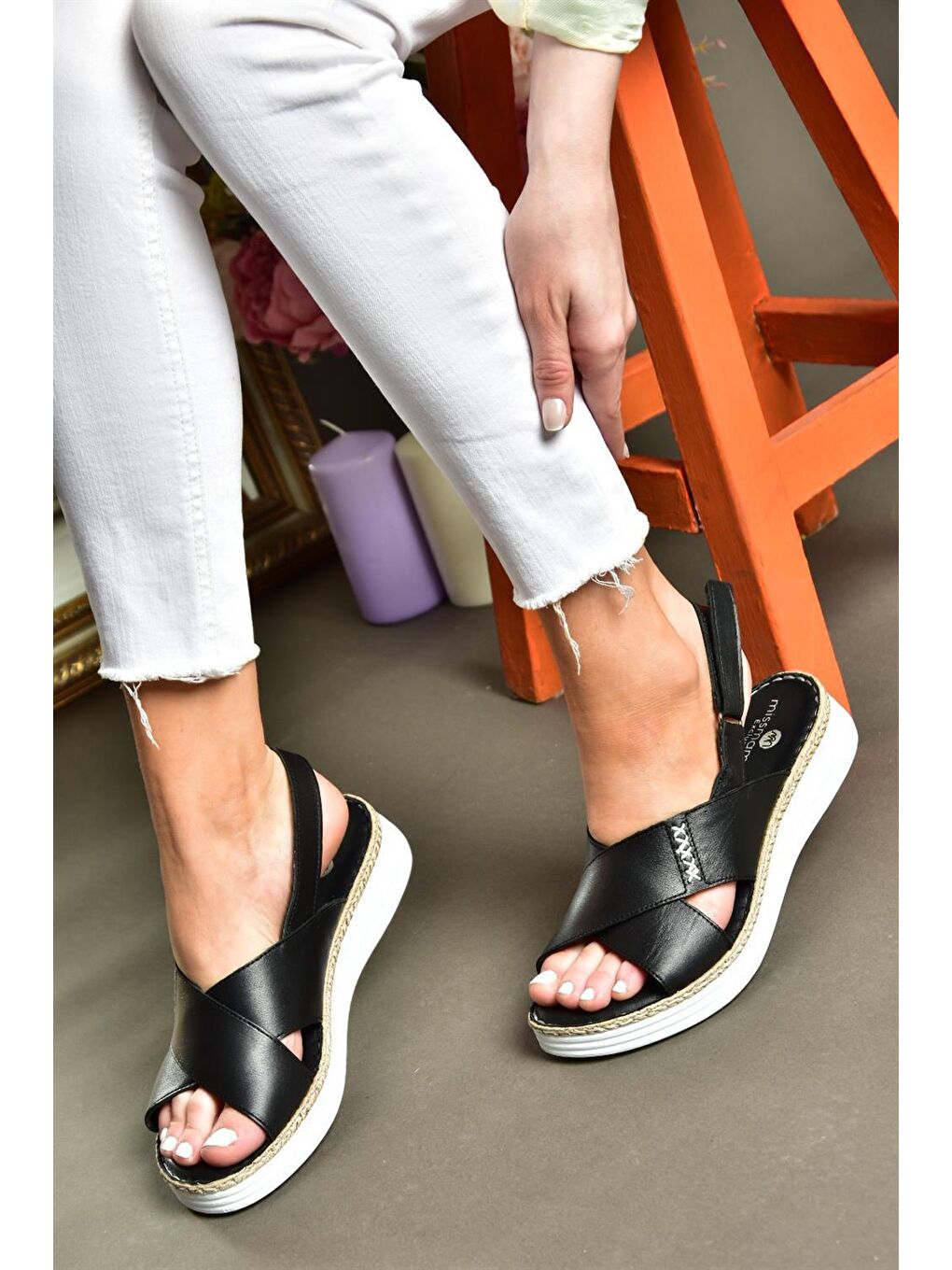 P540000703 Siyah Hakiki Deri Kadın Sandalet-2