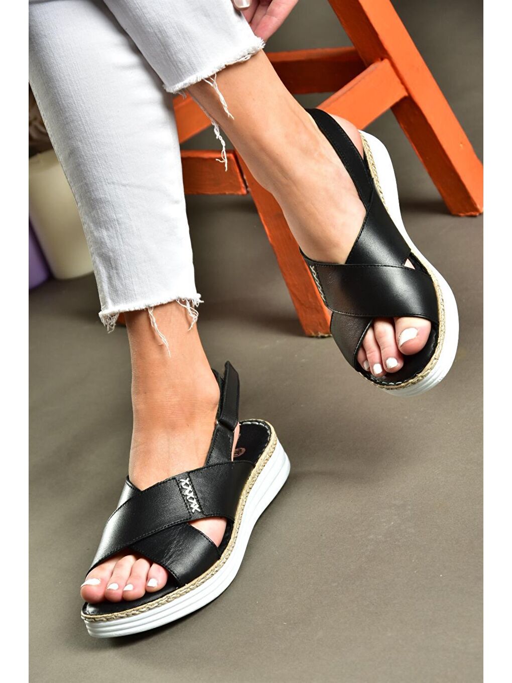 P540000703 Siyah Hakiki Deri Kadın Sandalet-3