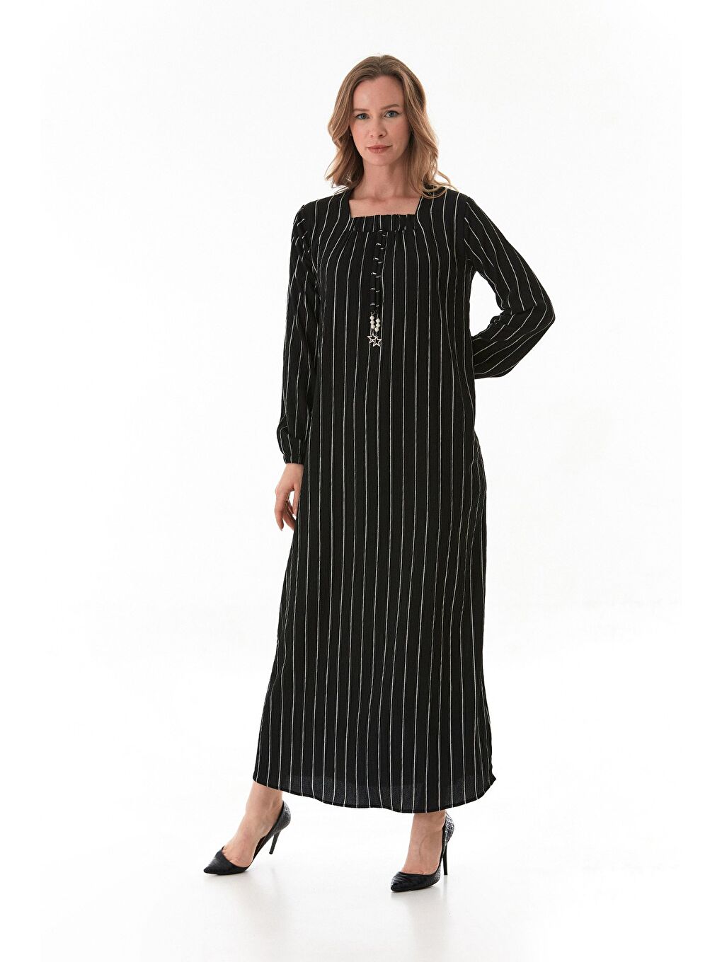 Siyah Çizgili Büyük Beden Yıldız Aksesuarlı Elbise