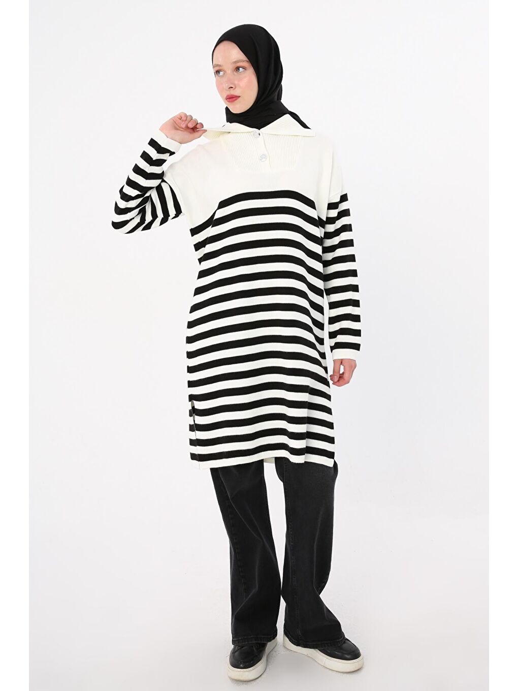 Ekru-Siyah Yakası Düğmeli Çizgili Triko Tunik