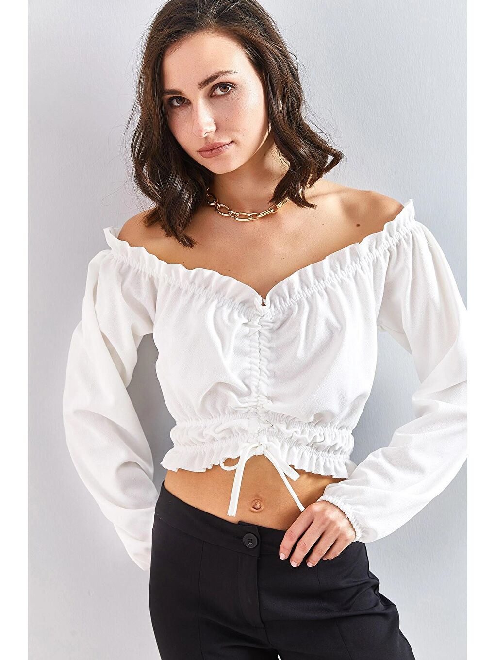 Beyaz Kadın Madonna Yaka Önden Bağlamalı Bluz