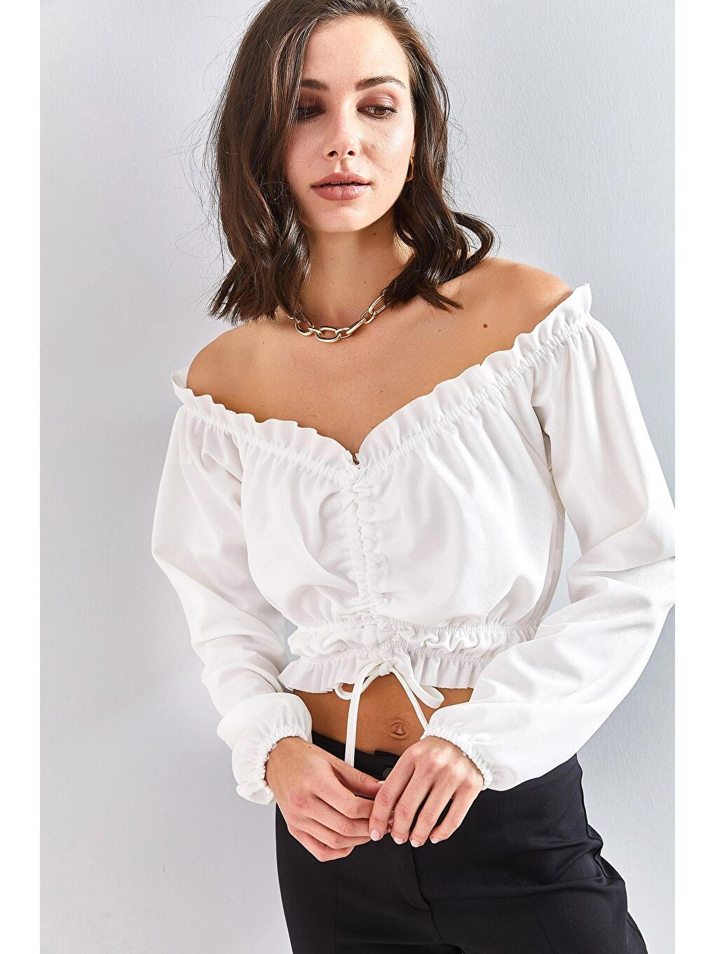 Beyaz Kadın Madonna Yaka Önden Bağlamalı Bluz-3