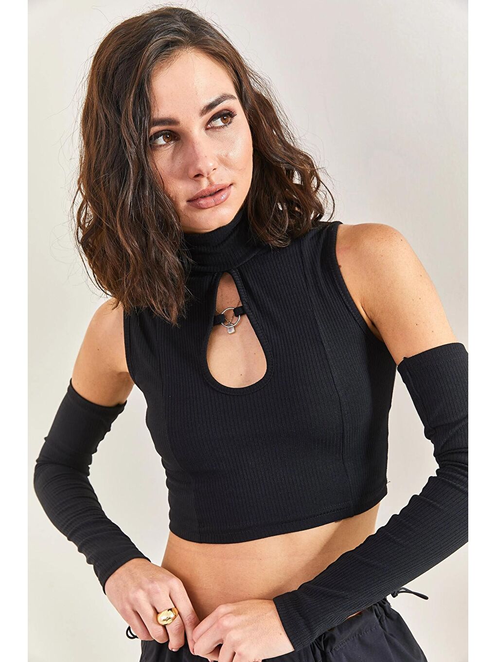 Siyah Kadın Boğaz Halkalı Kol Detaylı Bluz-4