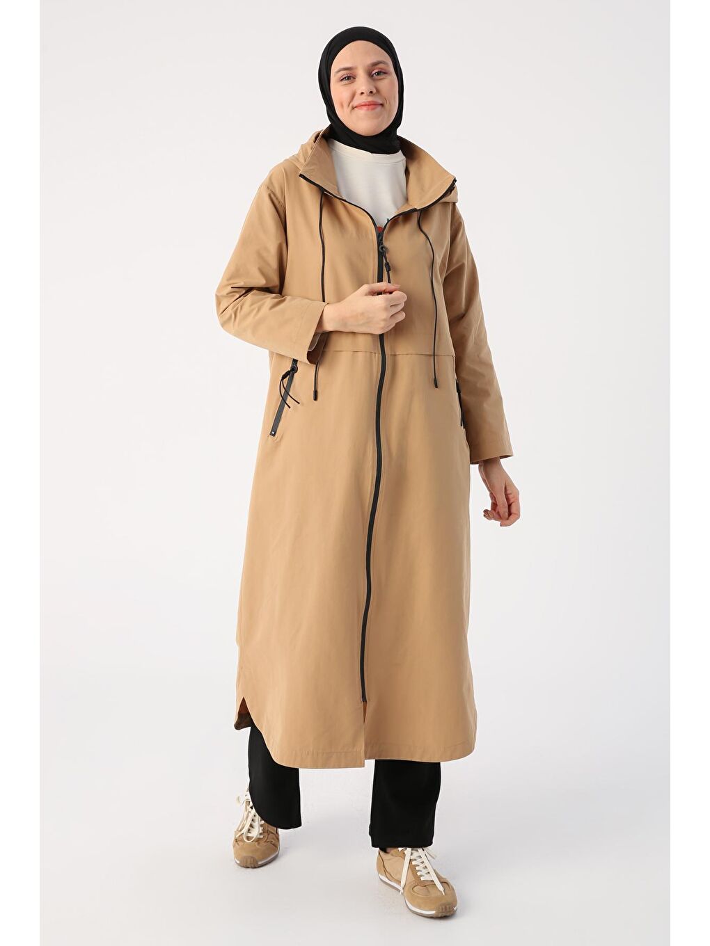 Koyu Bej Kapüşonlu Cepli Fermuarlı Trençkot-1