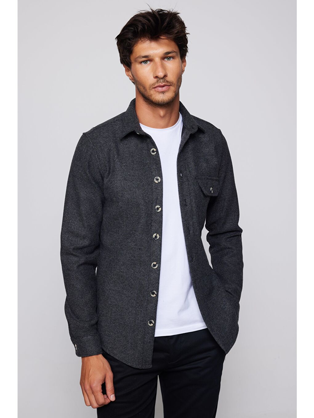 Slim Fit Dar Kesim Kapaklı Cep Oduncu Düz Gri Erkek Gömlek