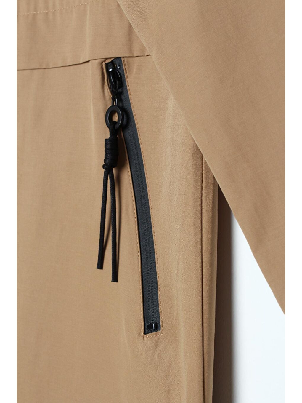 Koyu Bej Kapüşonlu Cepli Fermuarlı Trençkot-4