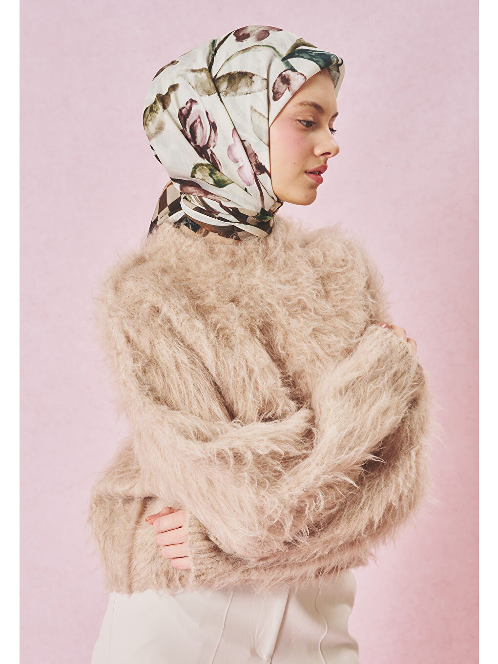 Kahverengi Brown Love In Bloom Desen Floş Viskon Eşarp-2