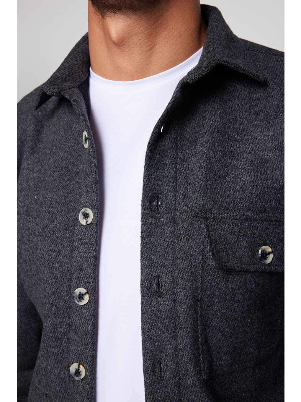 Slim Fit Dar Kesim Kapaklı Cep Oduncu Düz Gri Erkek Gömlek-3