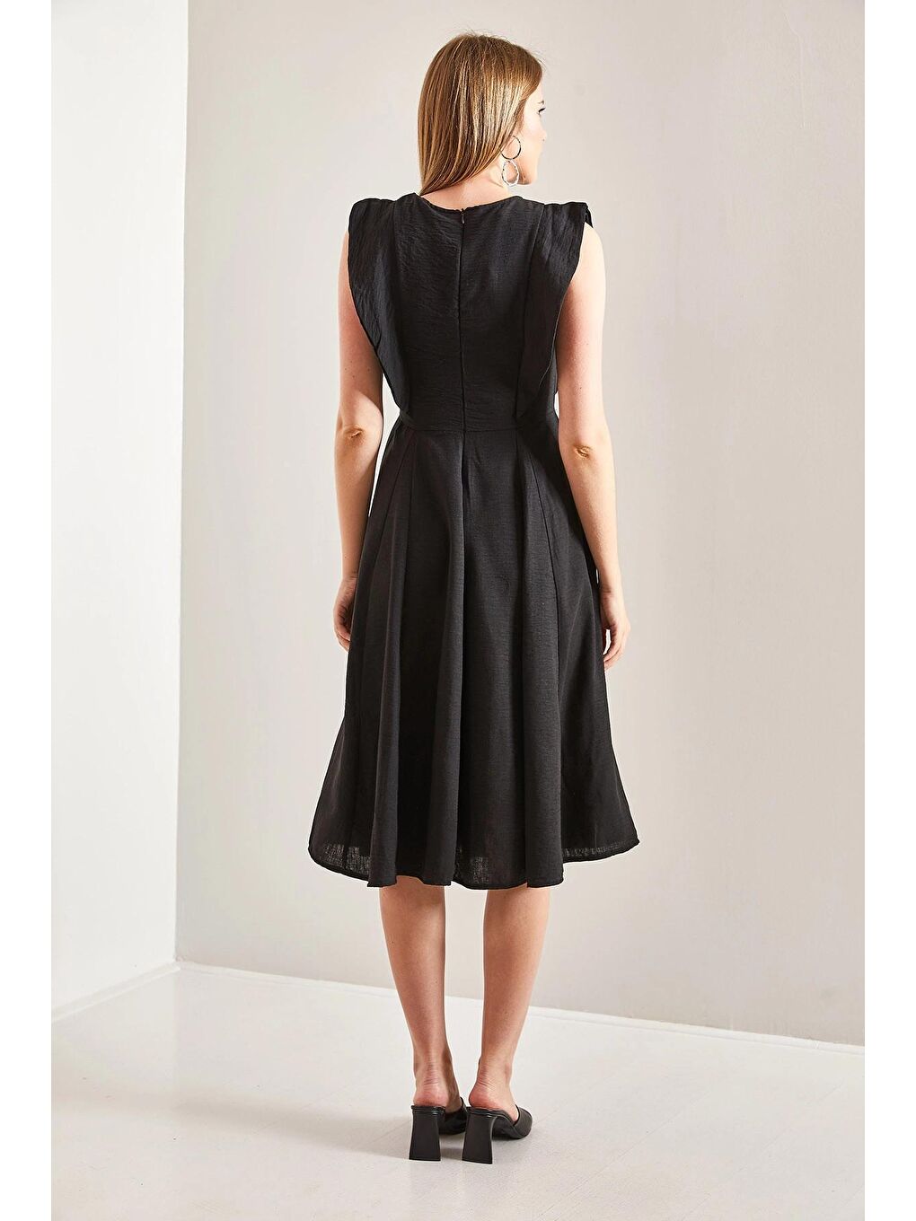 Siyah Kadın Yakası Fırfırlı Elbise-1