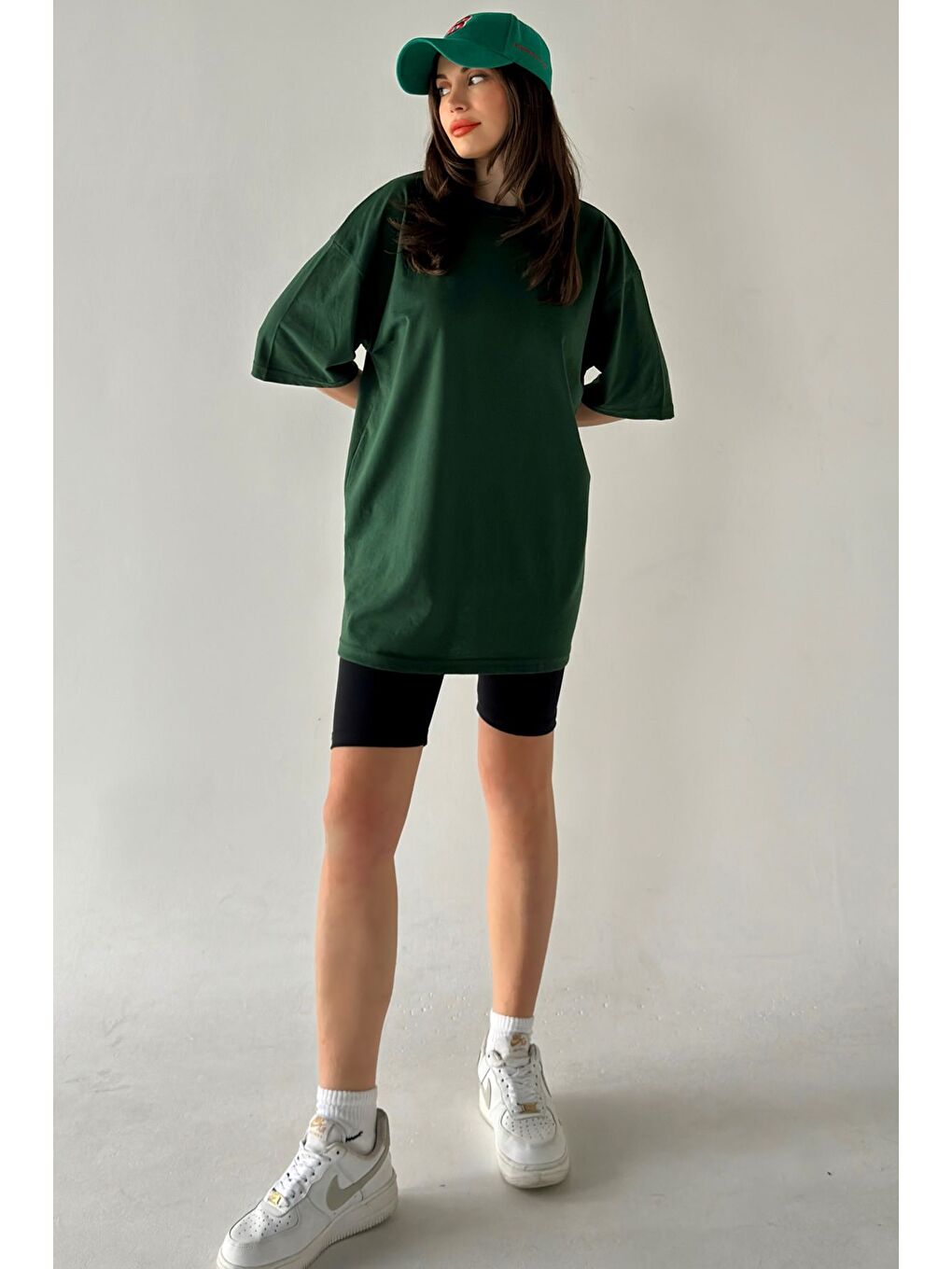 Kadın Düz Renk Nefti Yeşil Oversize Tişört-3