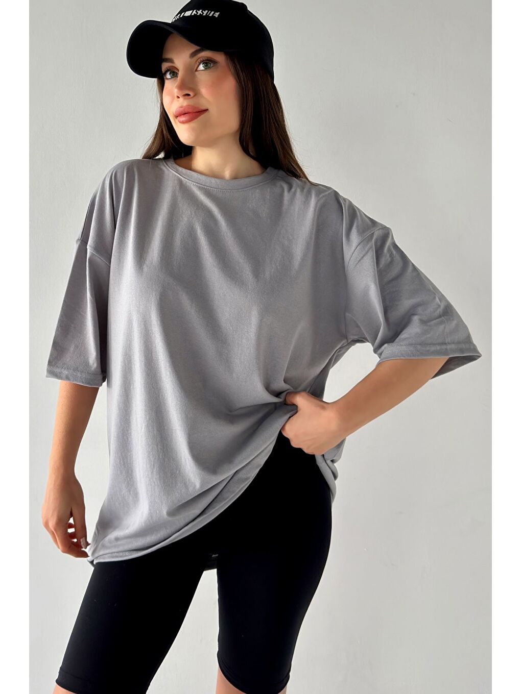 Kadın Düz Renk Gri Oversize Tişört-1
