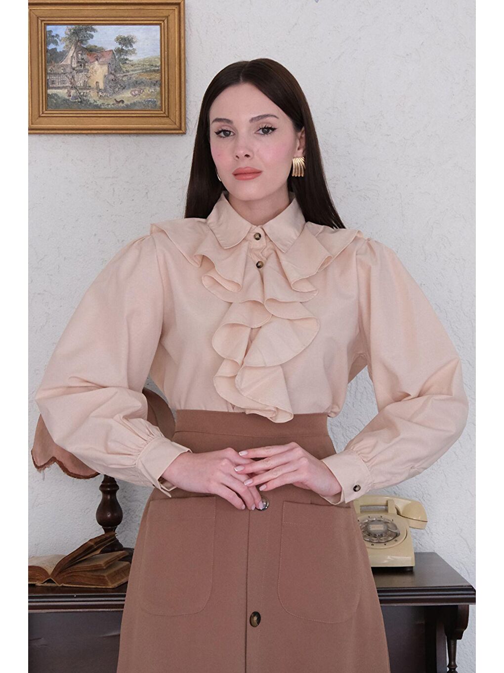 Ekru Krem Volanlı Gömlek