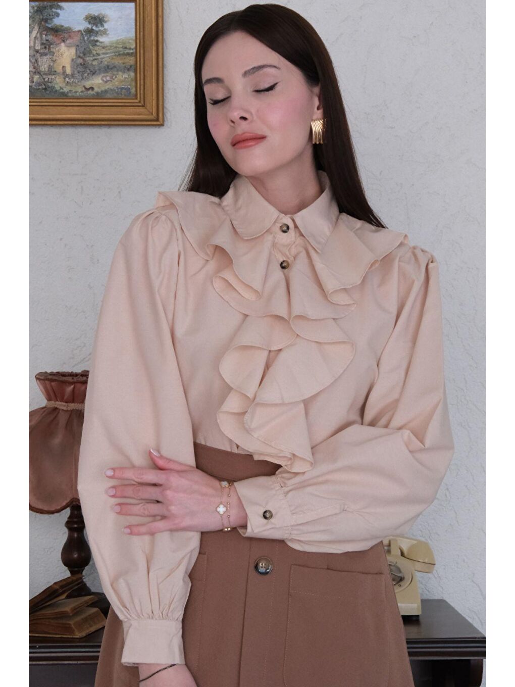 Ekru Krem Volanlı Gömlek-2