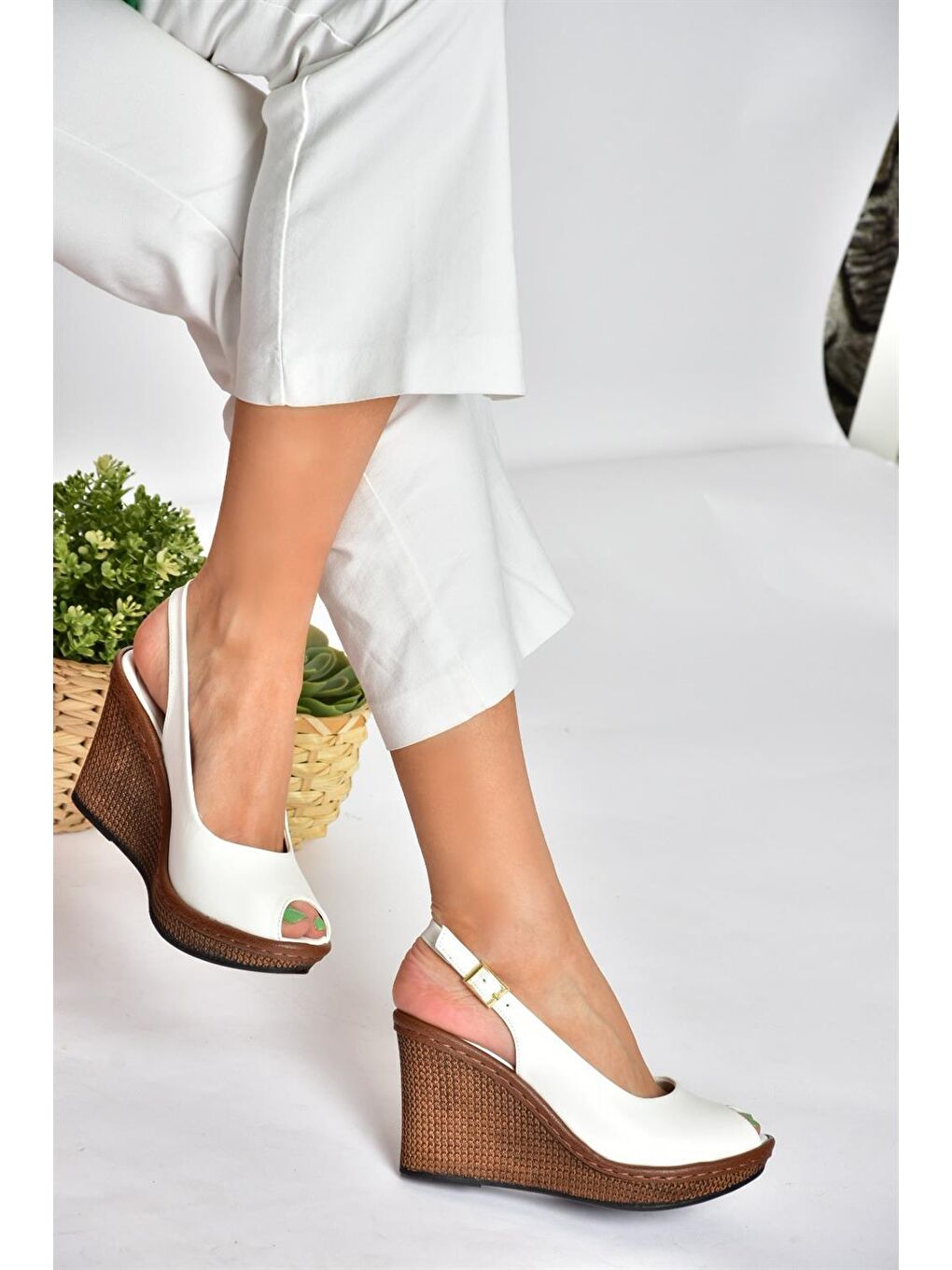 K674040709 Beyaz Dolgu Taban Kadın Ayakkabı