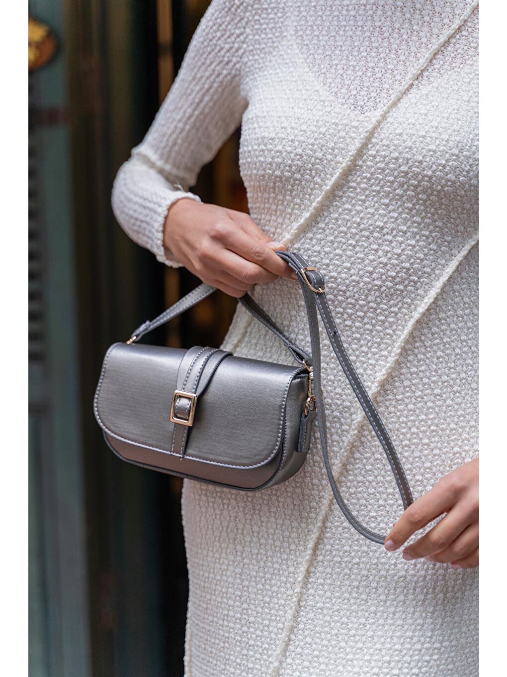 Gri Alina Tokalı Çapraz Askılı Kadın Çanta - Gümüş-4