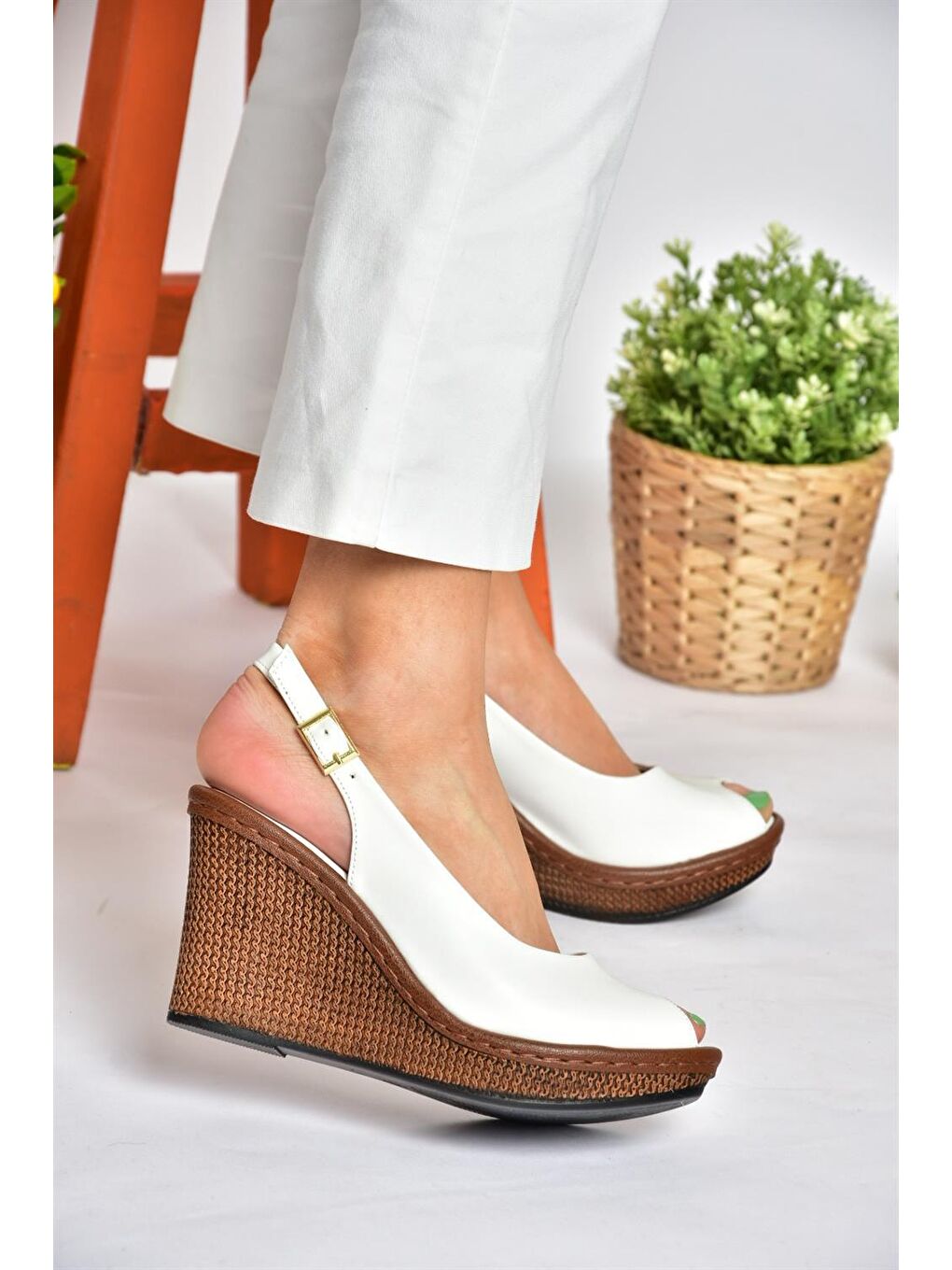 K674040709 Beyaz Dolgu Taban Kadın Ayakkabı-1
