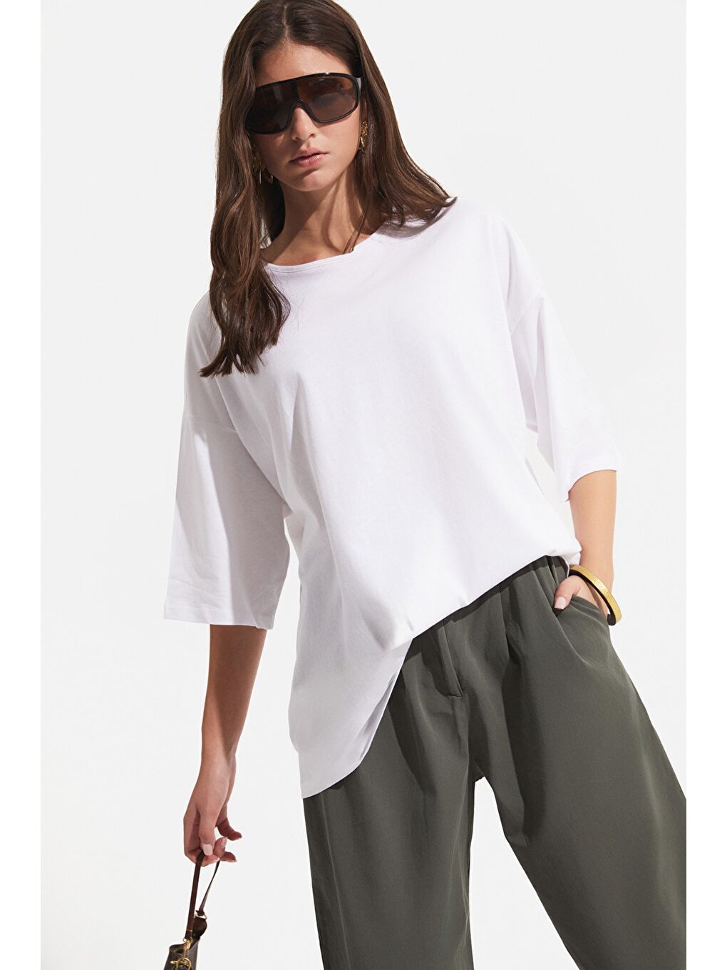 Beyaz Düşük Omuz Bol Kesim Pamuk T-Shirt-2
