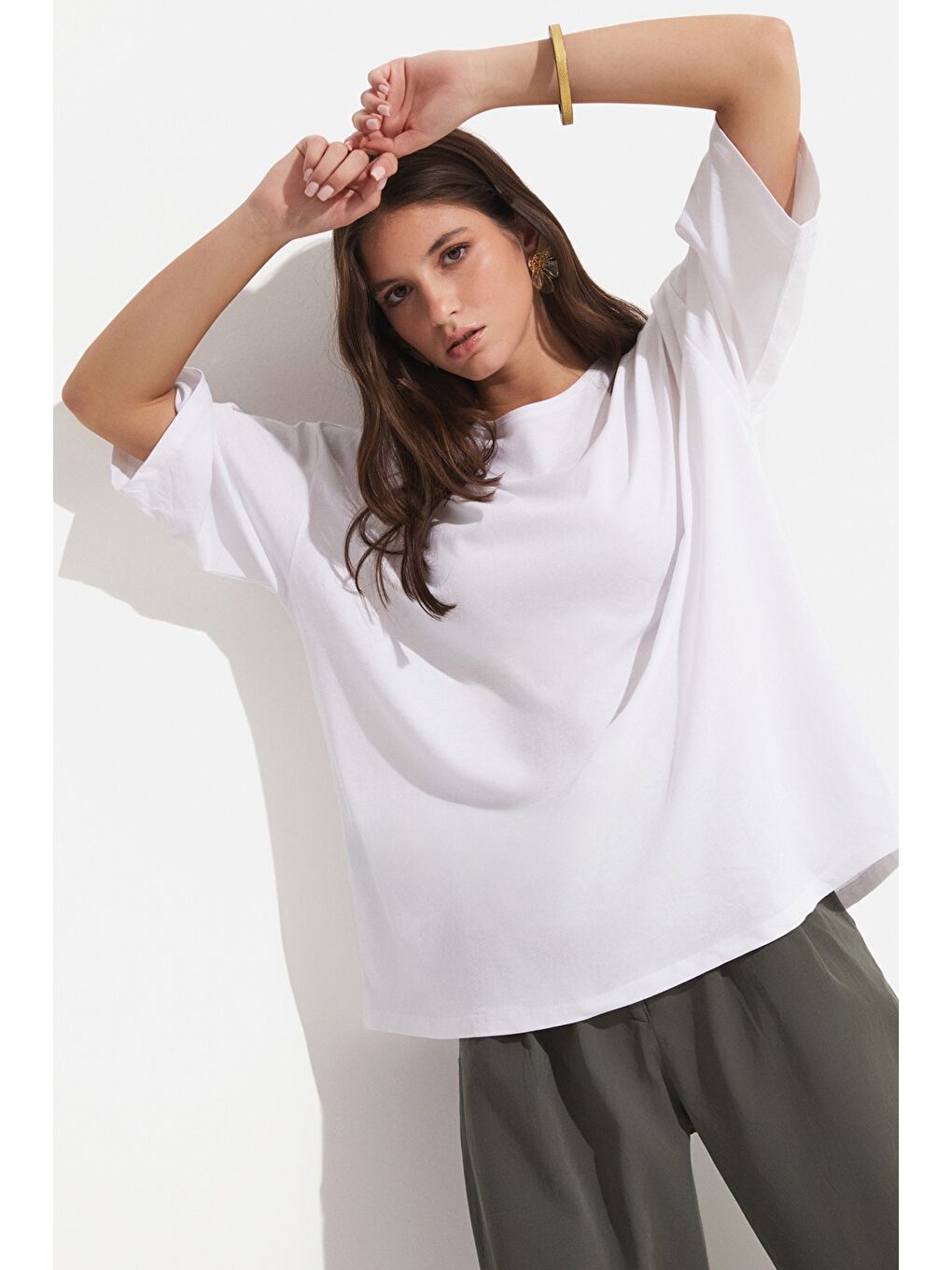 Beyaz Düşük Omuz Bol Kesim Pamuk T-Shirt-3