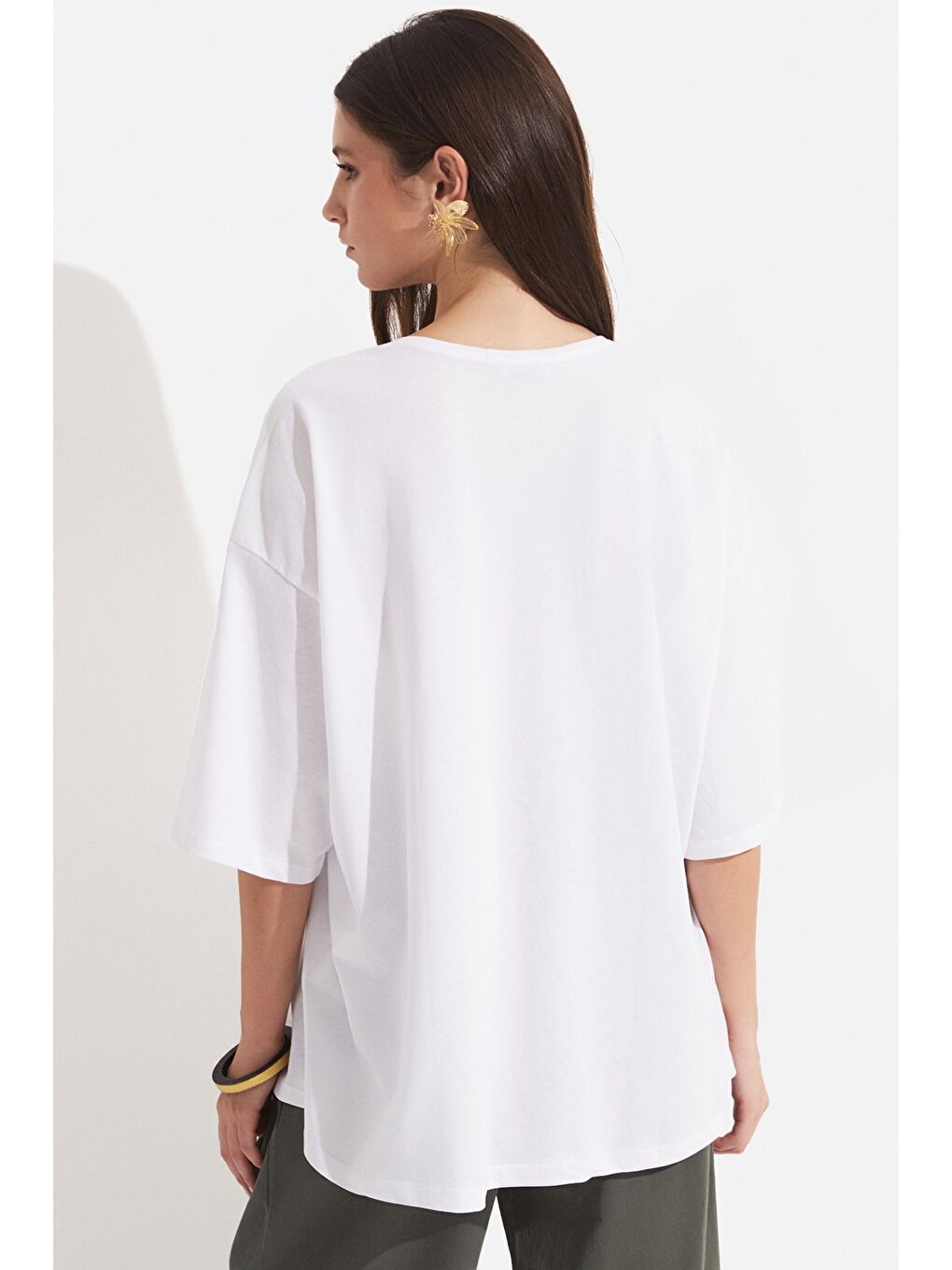 Beyaz Düşük Omuz Bol Kesim Pamuk T-Shirt-4