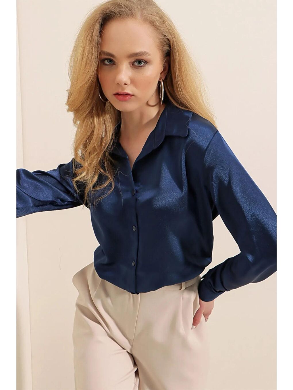 Kadın Lacivert Dökümlü Viskon Basic Saten Gömlek-1