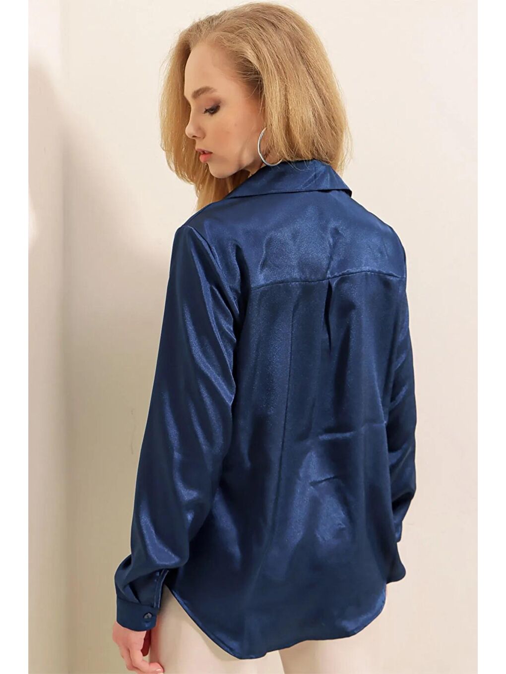 Kadın Lacivert Dökümlü Viskon Basic Saten Gömlek-2