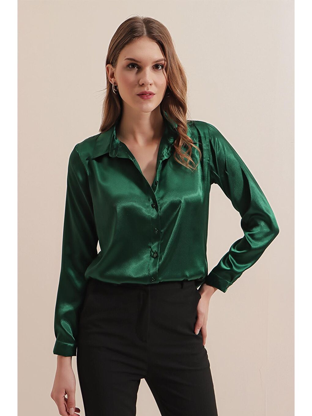 Kadın Zümrüt Yeşili Dökümlü Viskon Basic Saten Gömlek