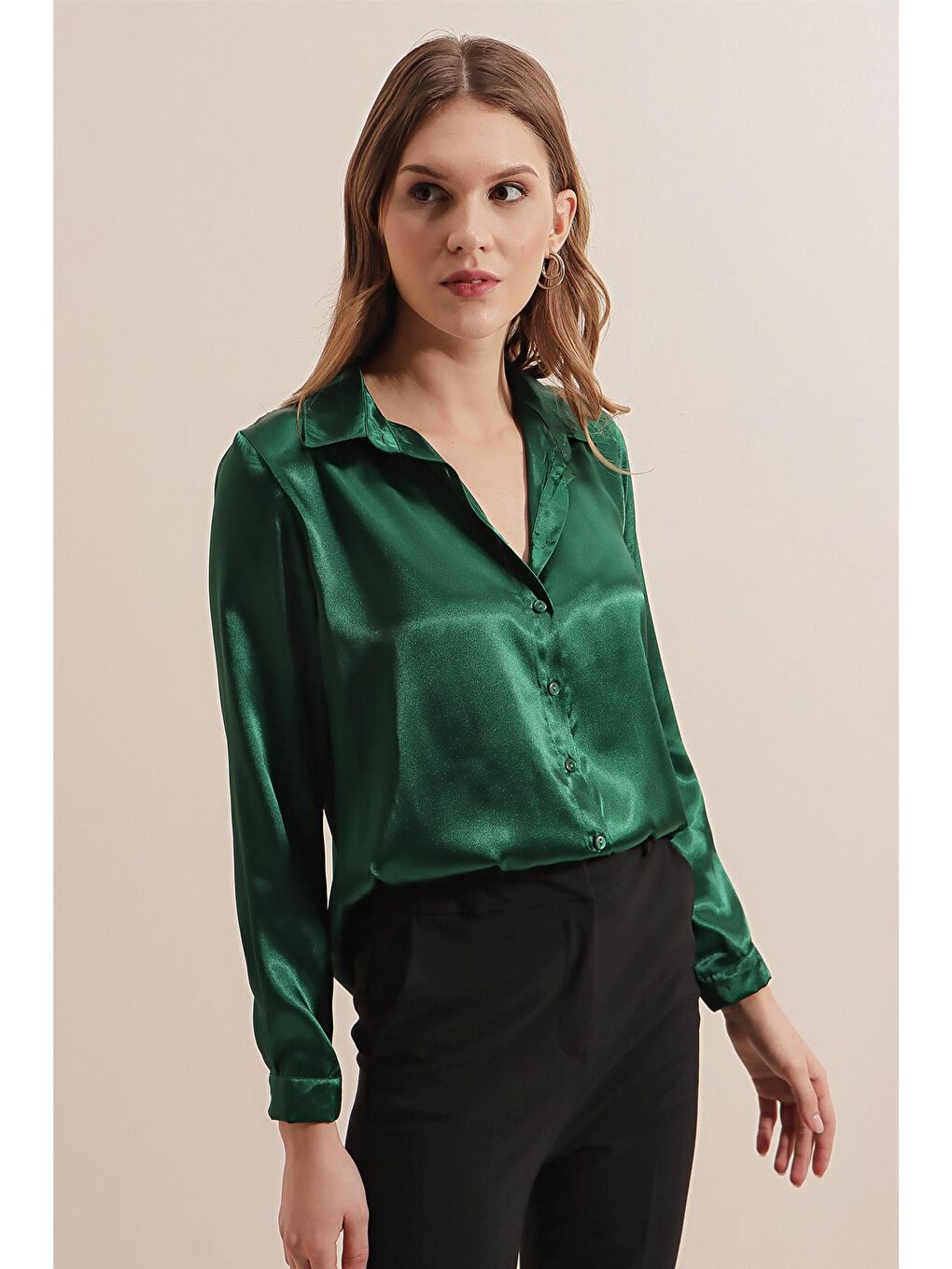 Kadın Zümrüt Yeşili Dökümlü Viskon Basic Saten Gömlek-2