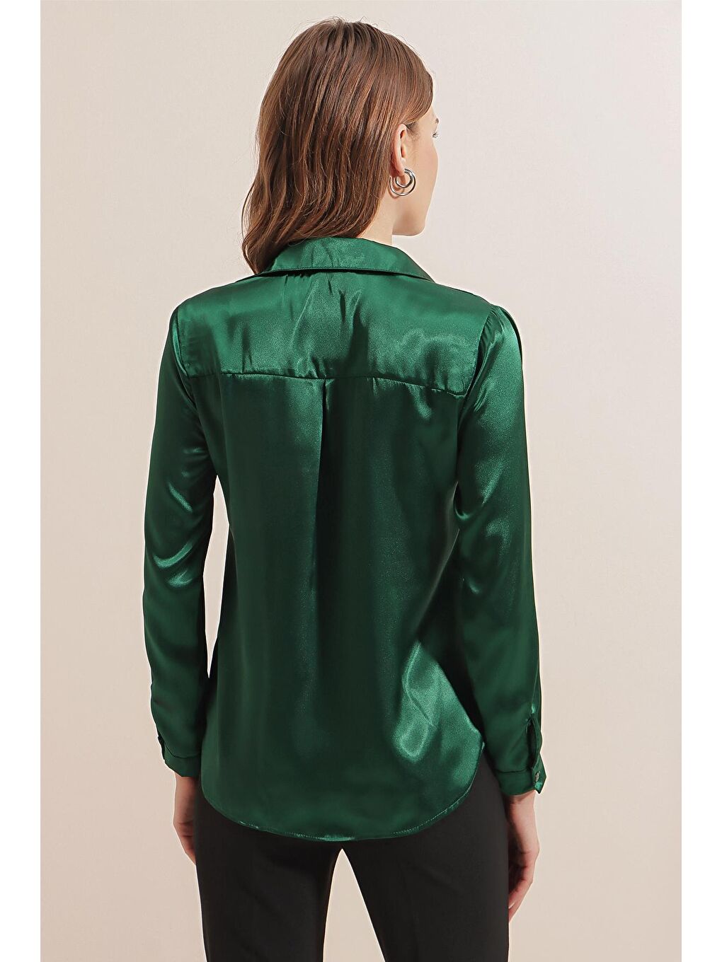 Kadın Zümrüt Yeşili Dökümlü Viskon Basic Saten Gömlek-4