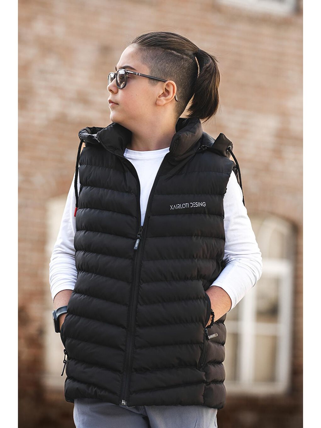 Gri Erkek Çocuk Kapüşonlu Siyah Şişme Yelek YLK.2021-2