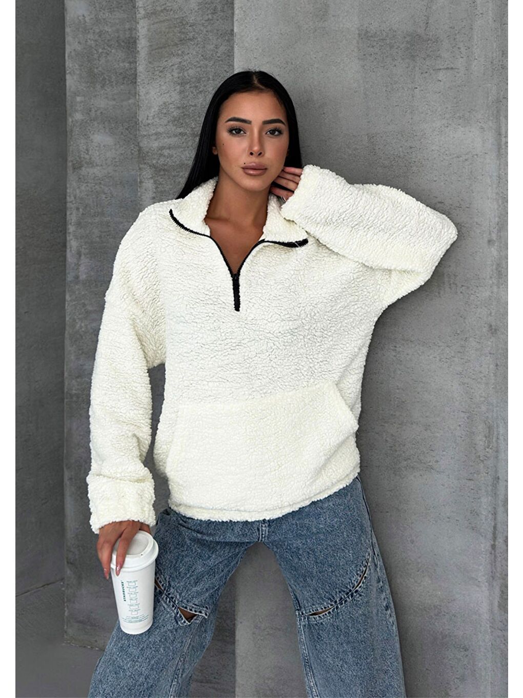 Trendseninle Kadın Beyaz Düz Oversize Yarım Fermuarlı Yumuşak Dokulu Pelüş Sweatshirt