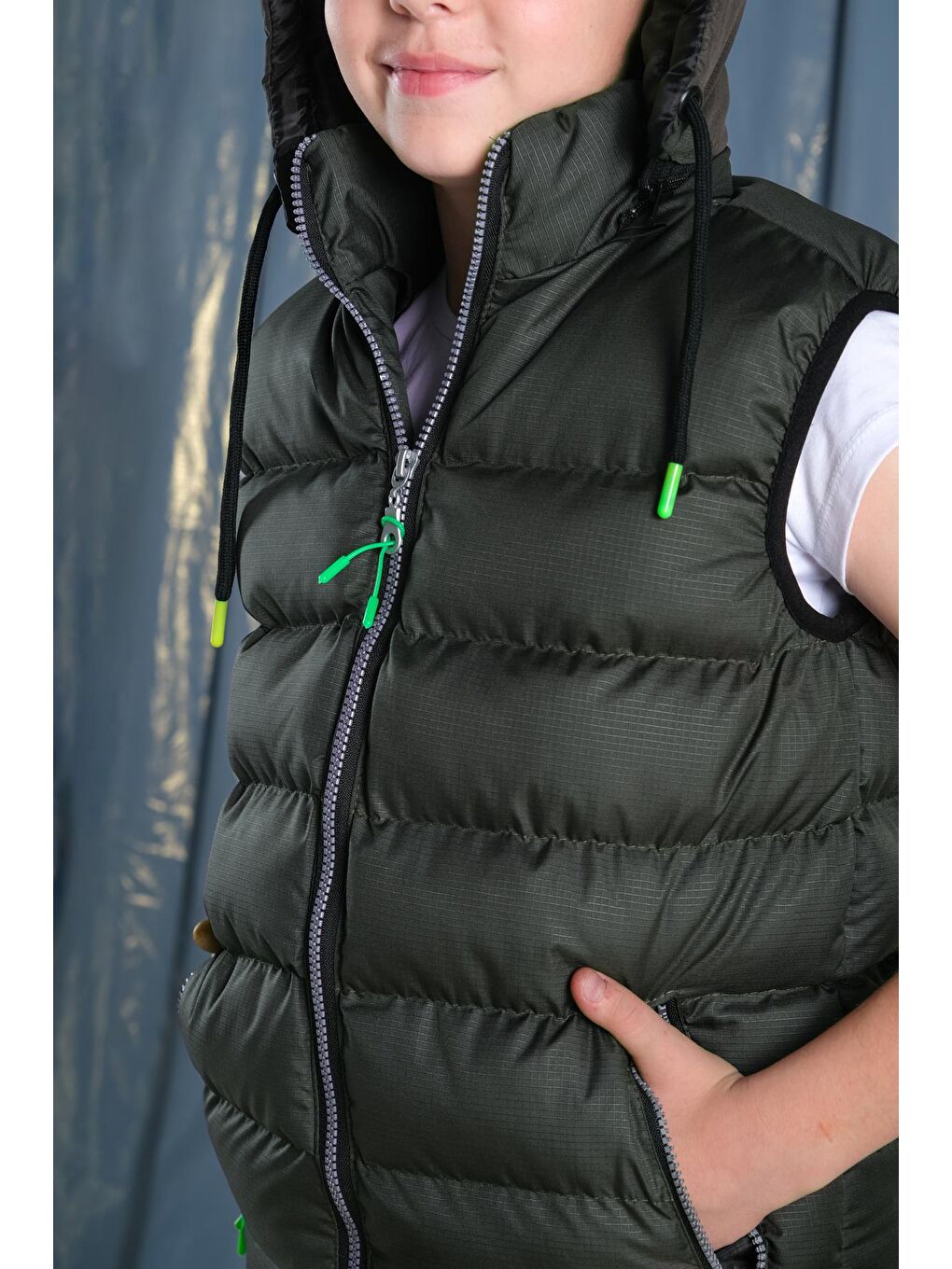 Haki Çıkarılan Kapüşonlu Erkek Çocuk Şişme Yelek-6