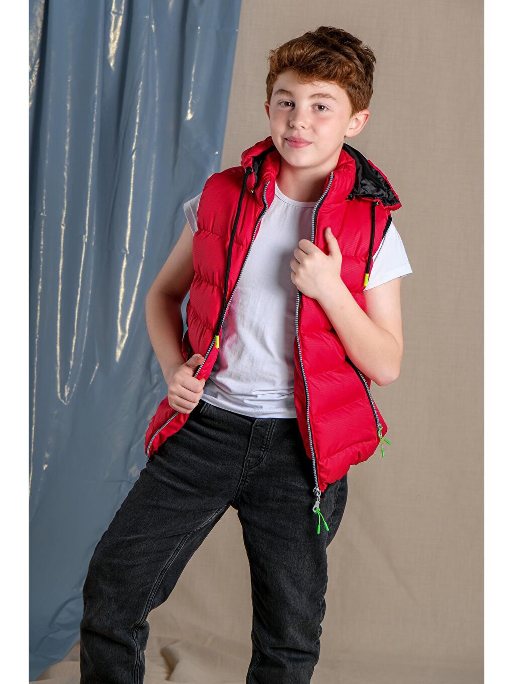 Kırmızı Çıkarılan Kapüşonlu Erkek Çocuk Şişme Yelek-1
