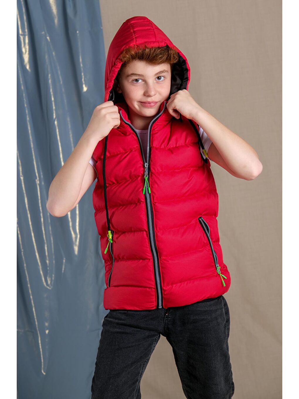Kırmızı Çıkarılan Kapüşonlu Erkek Çocuk Şişme Yelek-4