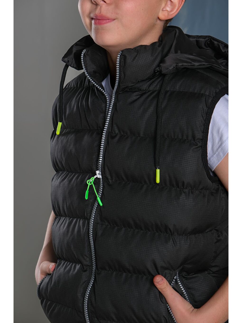 Siyah Çıkarılan Kapüşonlu Erkek Çocuk Şişme Yelek-6