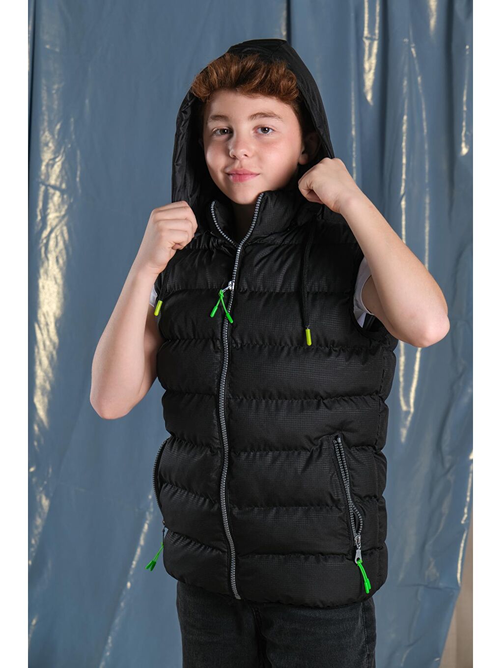 Siyah Çıkarılan Kapüşonlu Erkek Çocuk Şişme Yelek-7