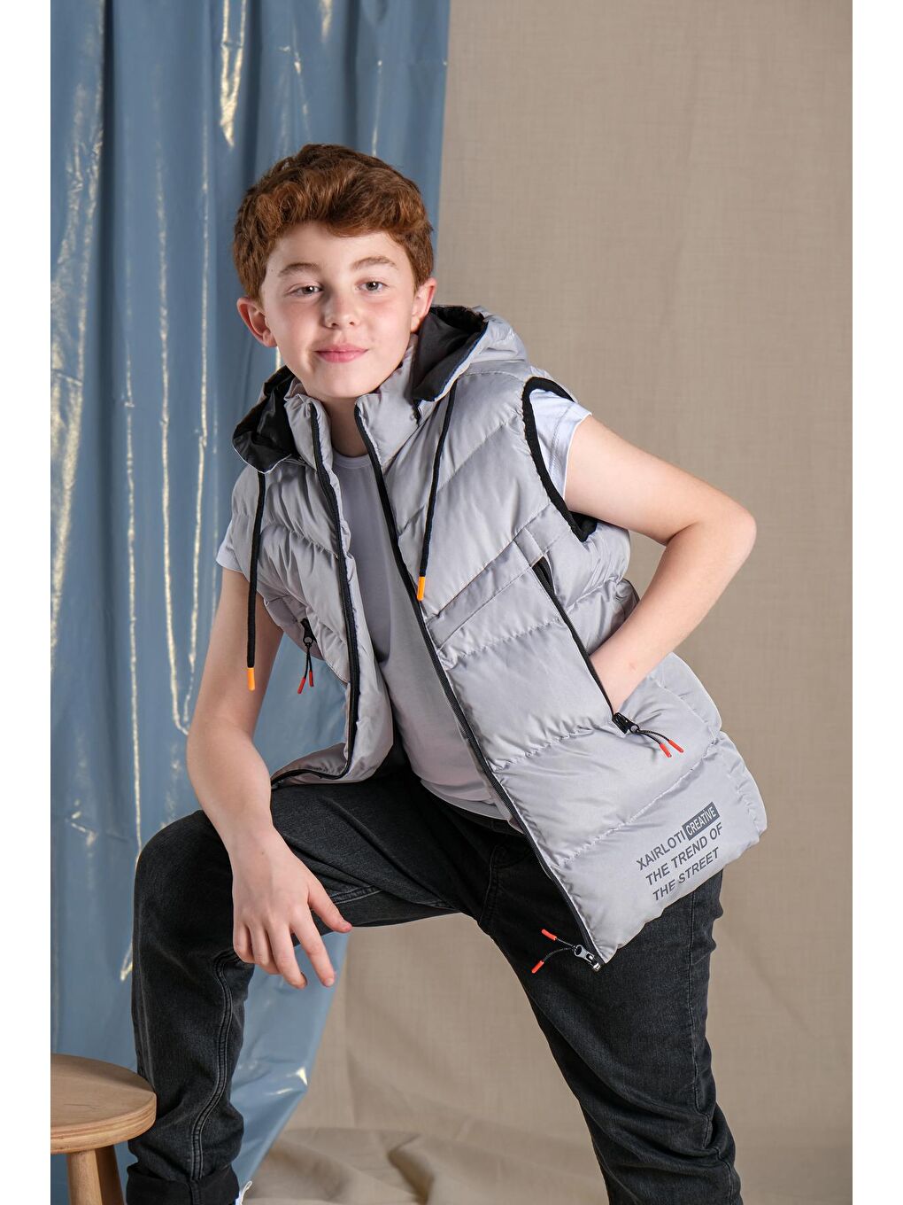Gri Erkek Çocuk Çıkarılabilir Kapüşonlu Yelek