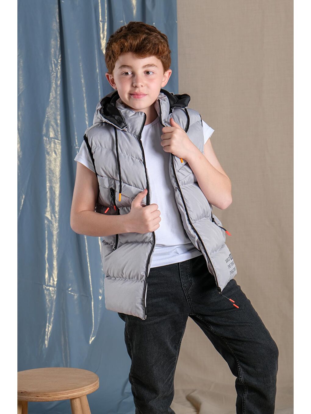 Gri Erkek Çocuk Çıkarılabilir Kapüşonlu Yelek-1