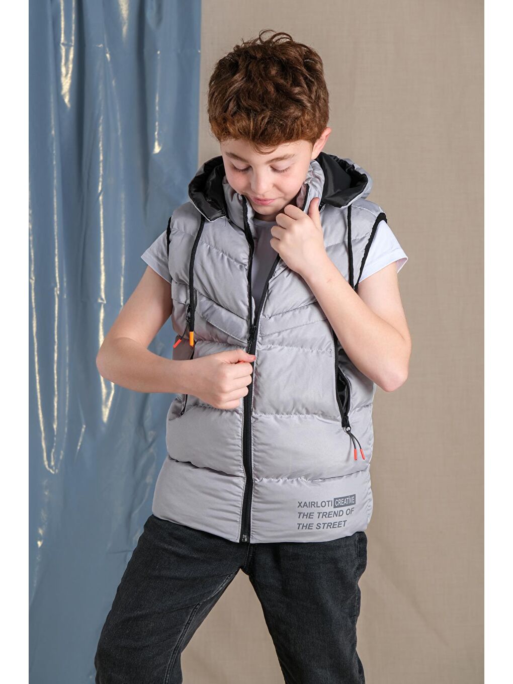 Gri Erkek Çocuk Çıkarılabilir Kapüşonlu Yelek-2