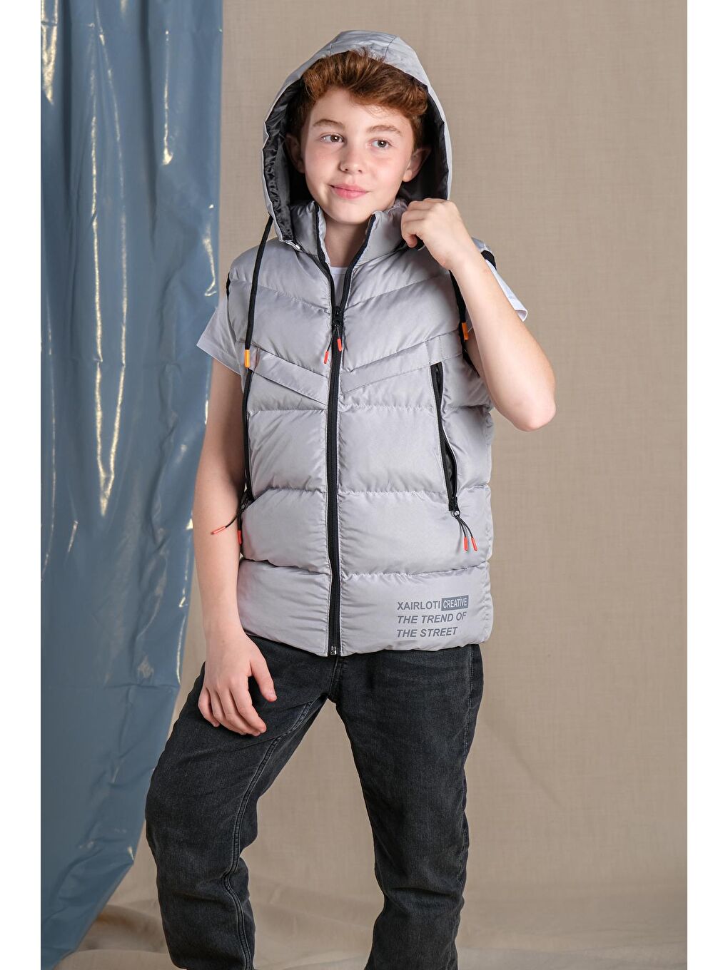 Gri Erkek Çocuk Çıkarılabilir Kapüşonlu Yelek-3
