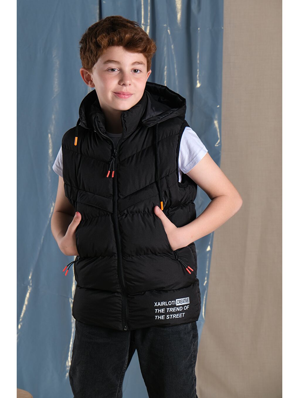 Siyah Kapüşonlu Erkek Çocuk Şişme Yelek YLK 1005Y-1