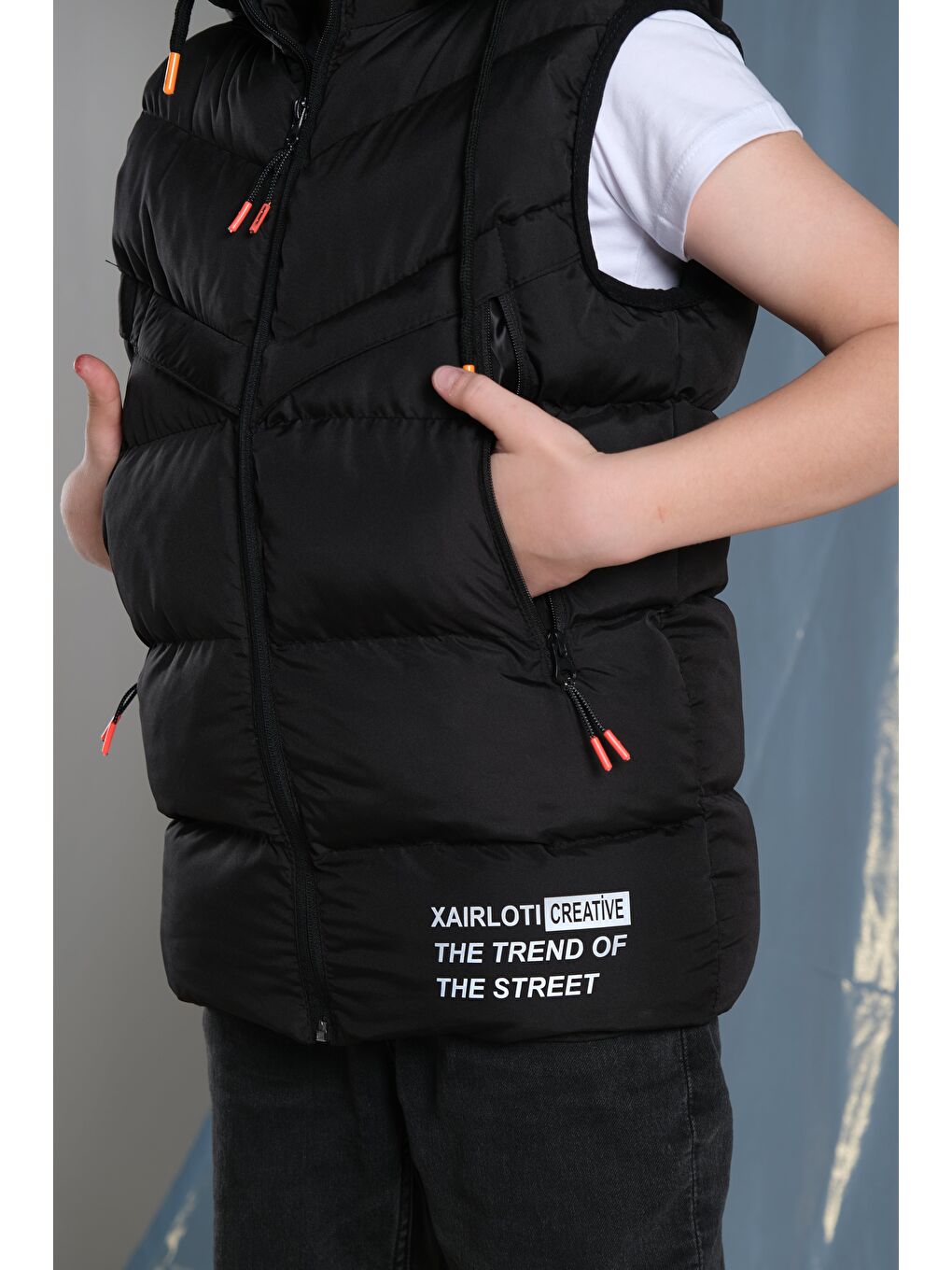 Siyah Kapüşonlu Erkek Çocuk Şişme Yelek YLK 1005Y-2