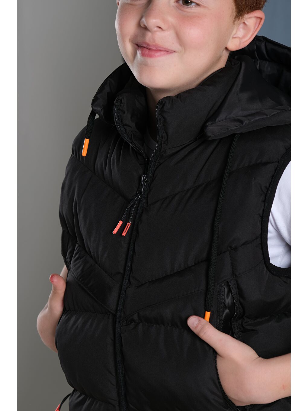 Siyah Kapüşonlu Erkek Çocuk Şişme Yelek YLK 1005Y-3