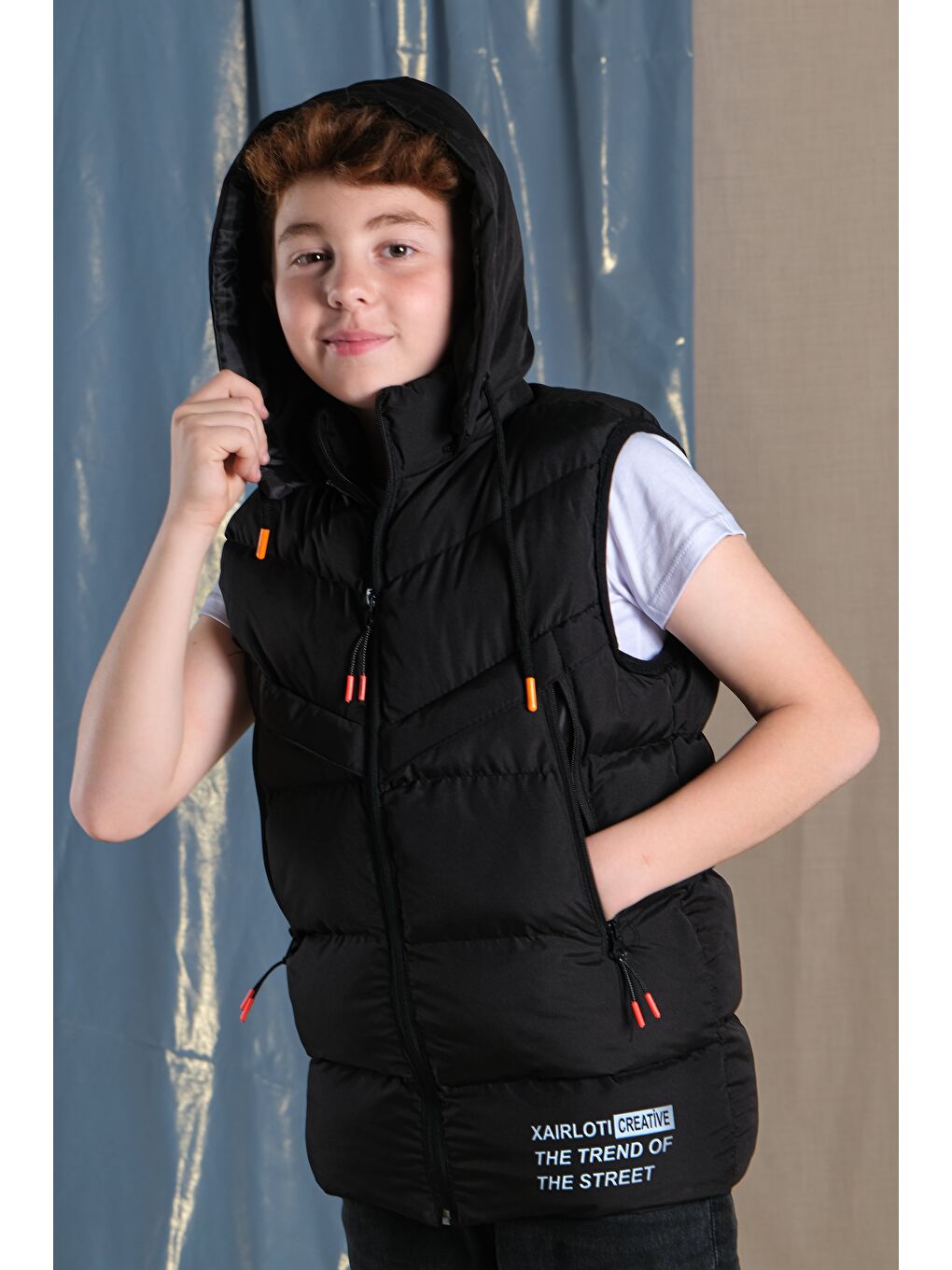 Siyah Kapüşonlu Erkek Çocuk Şişme Yelek YLK 1005Y-4